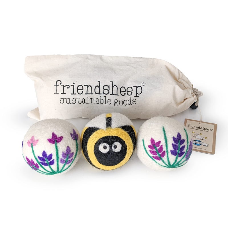 Friendsheep كرات تجفيف الصوف من فريندشيب، عبوة من 3 كرات، حجم كبير جدًا، عضوية فاخرة، قابلة لإعادة الاستخدام، خالية من القسوة على الحيوانات، مصنوعة يدويًا وفقًا لمبادئ التجارة العادلة، لا تترك وبرًا، منعم أقمشة برائحة حقول الخزامى وزهرة النحل - Image 1